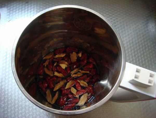第2步(红枣黑豆豆浆——健康养生豆浆的做法)