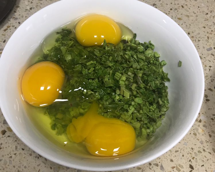 第4步(春知味之香椿炒鸡蛋的做法)