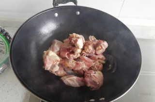 第3步(土豆烧鸡的做法)