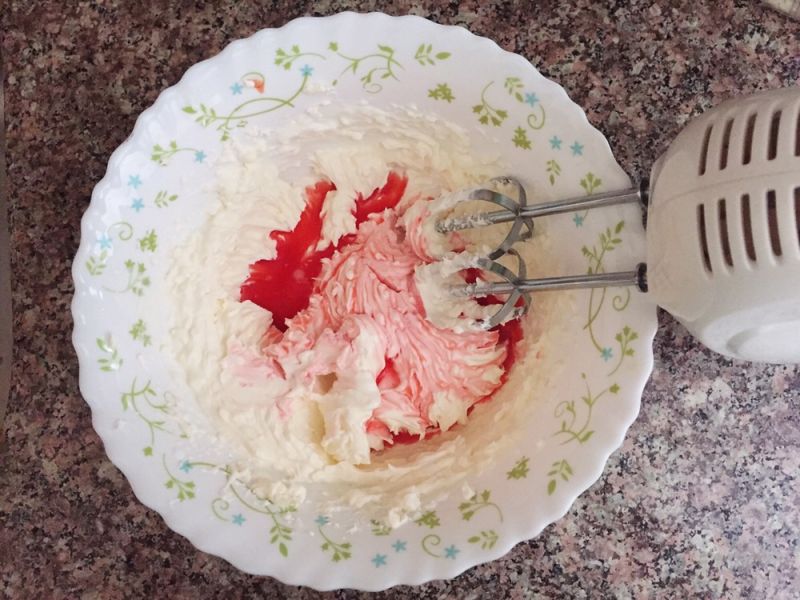 第5步(草莓慕斯蛋糕的做法)