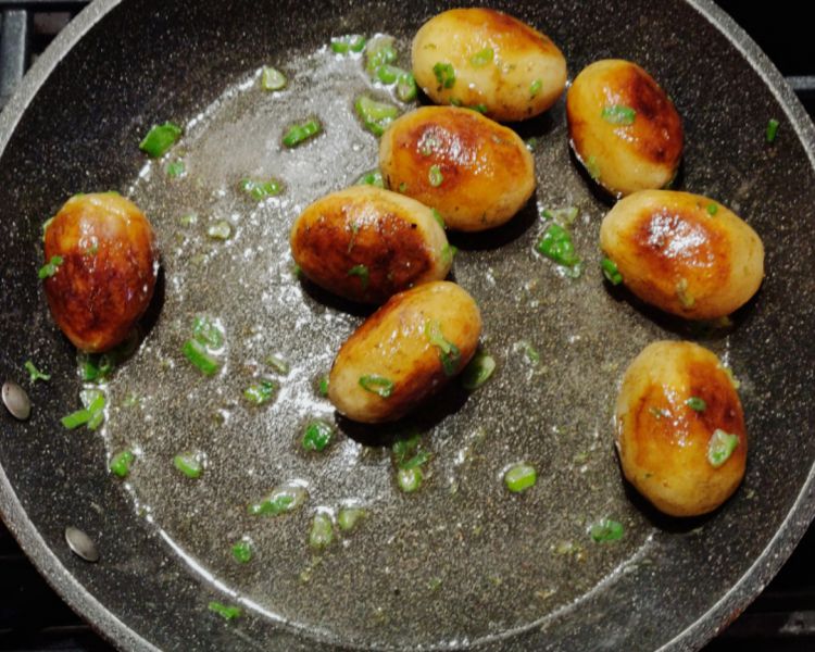第7步(金蛋土豆【黄油煎土豆】的做法)