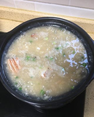 第10步(砂锅海鲜粥的做法)