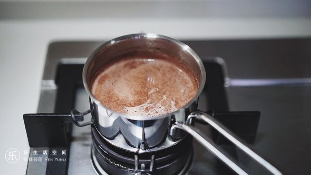 第2步(热巧克力奶茶的做法)