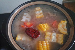 第4步(莲藕玉米排骨汤的做法)