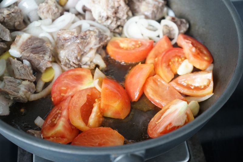 第6步(土豆番茄炖牛肉的做法)