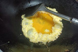 第6步(黄瓜木耳炒鸡蛋的做法)