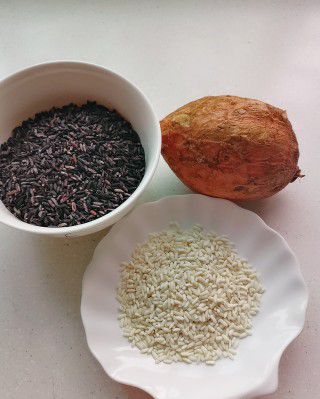 第1步(紫米红薯粥的做法)