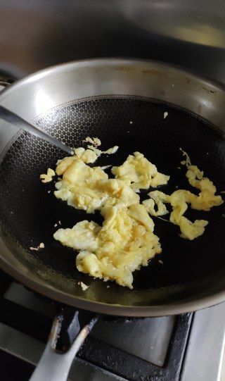 第7步(香肠鸡蛋炒饭的做法)