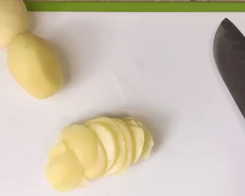第1步(火腿土豆小饼的做法)