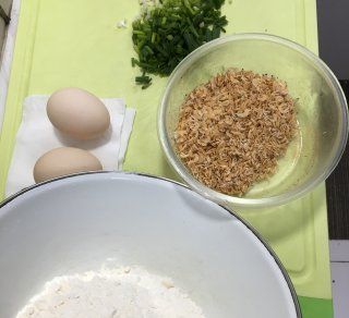 第1步(香葱鸡蛋虾皮烙饼的做法)