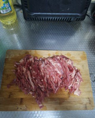 第2步(洋葱炒牛肉的做法)