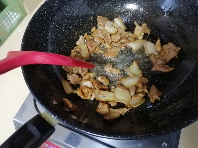 第7步(土豆烧肉的做法)