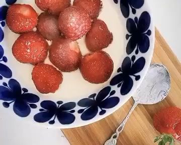 第2步(简单食谱｜（瑞典）奶油腌草莓的做法)