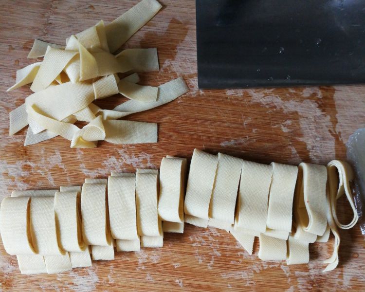 第1步(卤海带，豆腐皮，魔芋丝的做法)