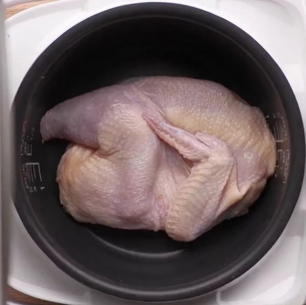 第2步(电饭锅盐焗鸡的做法)