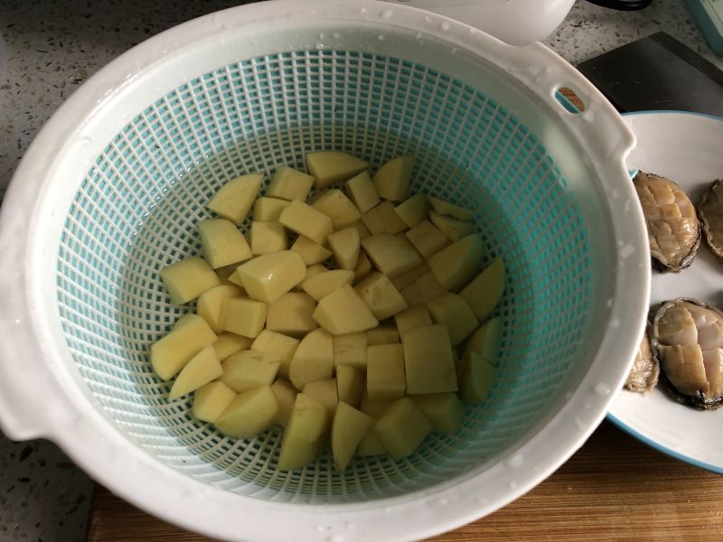 第6步(鲍鱼炖土豆的做法)