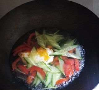 第6步(西红柿黄瓜蛋汤的做法)