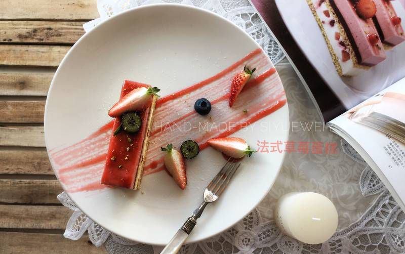 法式草莓蛋糕成品图