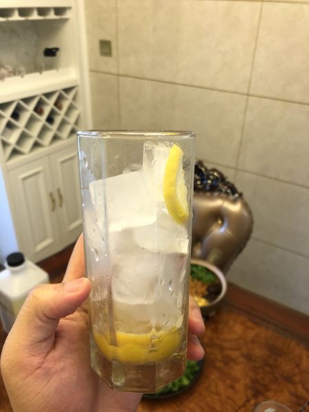 第4步(港式柠檬茶的做法)