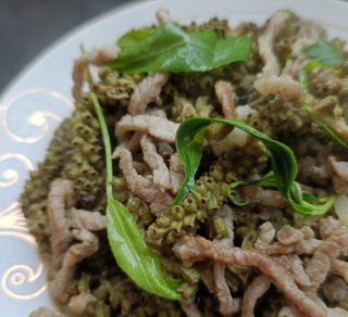 肉丝80g核桃花1把食用油小许食盐小许生抽小许清水