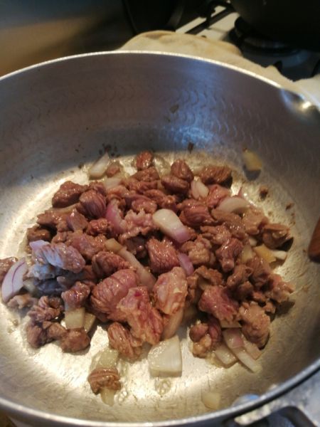 第4步(羊肉焖饭的做法)