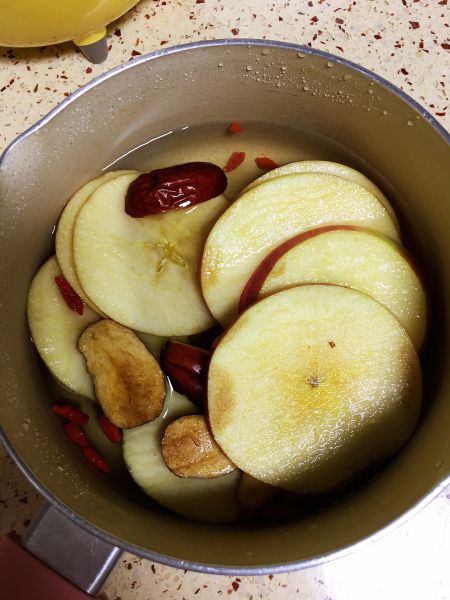 第1步(苹果刮油减脂汤的做法)