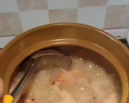 第4步(砂锅海鲜粥的做法)
