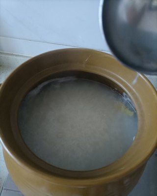 第4步(海鲜砂锅粥的做法)
