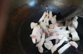 第1步(五花肉烧土豆的做法)