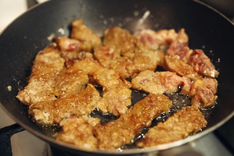 第7步(豚肉生姜烧—日式家庭料理的做法)