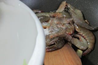 第8步(青椒炒鲜虾的做法)