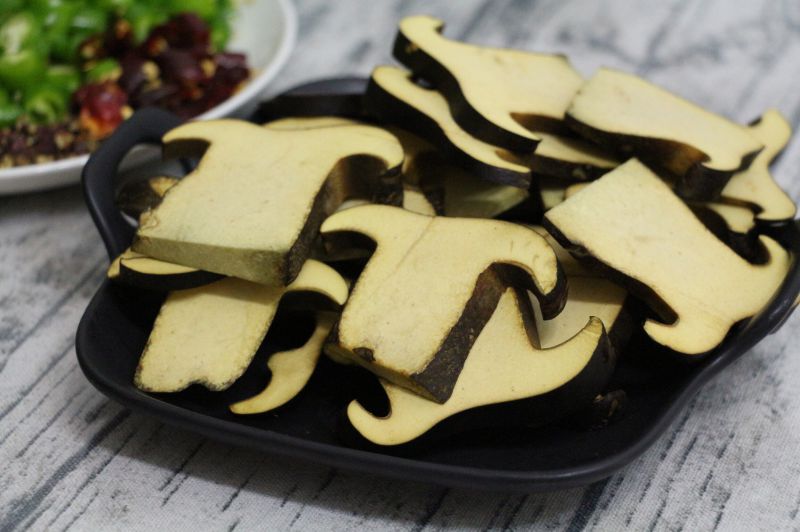 第2步(青椒炒新鲜牛肝菌的做法)