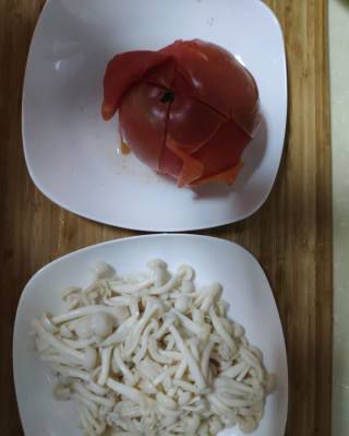 第2步(暖身美食 西红柿 豆腐 蘑菇汤的做法)