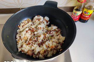 第8步(腊味糯米饭的做法)