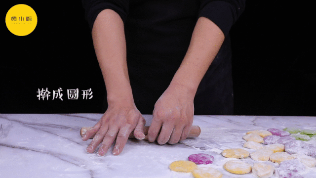 第7步(自制蔬菜汁七彩蒸饺，会被家里人夸爆的健康美味！的做法)