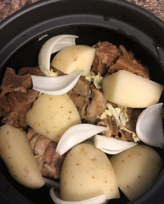 第5步(韩国料理之土豆猪骨汤的做法)