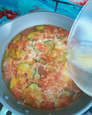 第9步(黄瓜西红柿鸡蛋汤的做法)