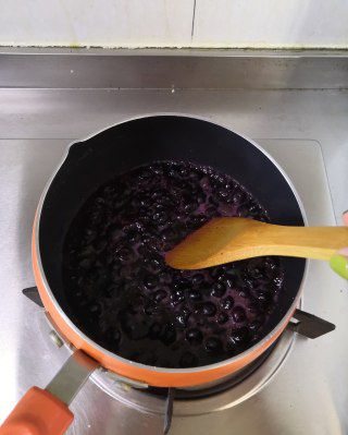 第4步(蓝莓酱的做法)