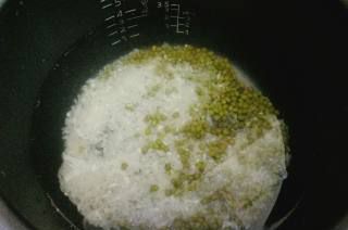 第4步(大米绿豆粥的做法)
