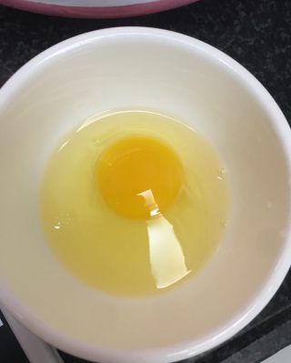 第1步(牛奶蒸蛋的做法)