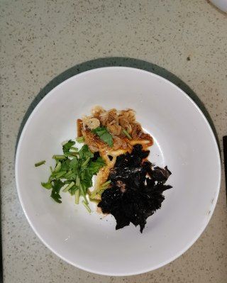 第2步(紫菜虾皮汤的做法)