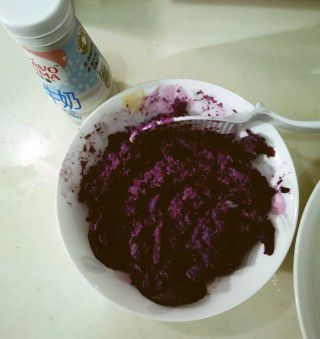 第1步(紫薯糯米饼的做法)