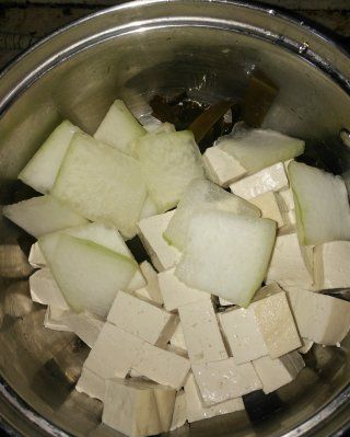 第4步(减脂晚餐：冬瓜海带豆腐汤的做法)