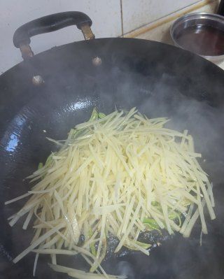 第4步(青椒土豆丝的做法)