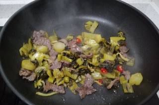 第7步(酸菜炒牛肉的做法)