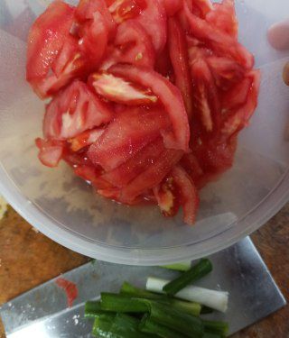 第2步(西红柿菌菇蛋汤的做法)