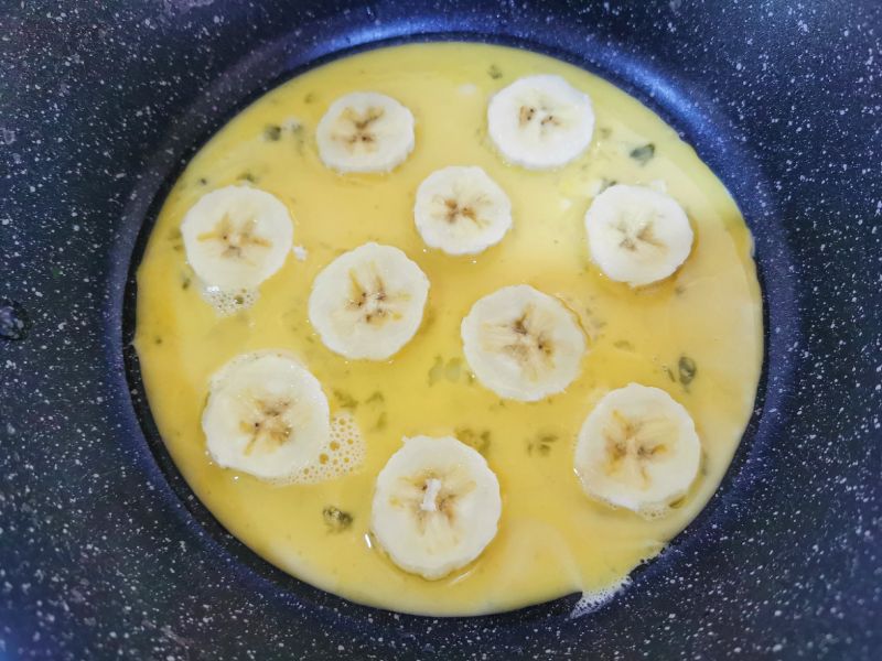 第2步(香蕉鸡蛋饼的做法)