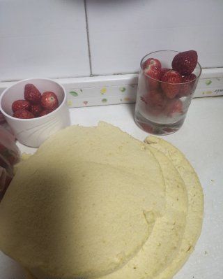 第1步(草莓慕斯蛋糕的做法)