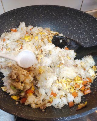 第6步(胡萝卜鸡蛋炒饭的做法)