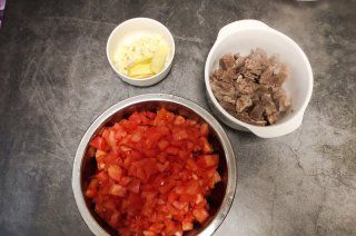 第1步(西红柿牛腩汤的做法)